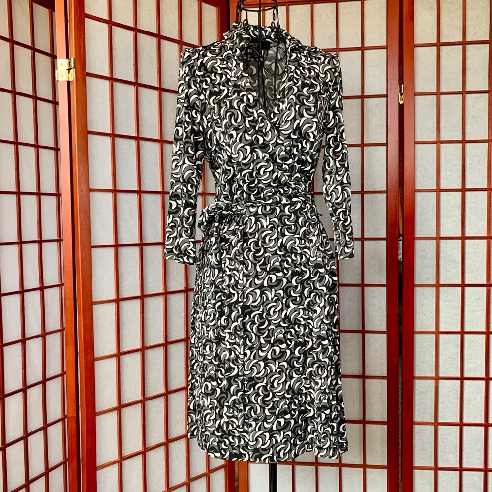Nine West Patterned Wrap Midi Nwot - image 4